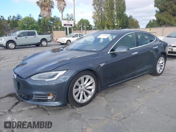 ✅ 2016 Tesla Model S 90D • VIN: 5YJSA1E26GF143035 • Lot: 43198982. Wystawiony na IAAI z przebiegiem 79 403 mil. Bezpłatny archiwum sprzedaży aukcyjnych z USA i szczegółowy raport historii pojazdu na DreamBid. Zdjęcie 2.