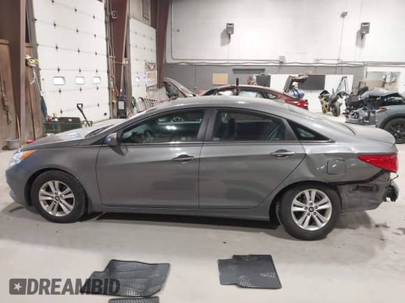 2013 Hyundai Sonata GLS z VIN 5NPEB4AC7DH717214, wystawiony jako IAAI lot #43457748 z przebiegiem 52 839 mil mil oraz . Historia ofert i sprzedaży dostępna na DreamBid. Obrazek 14.