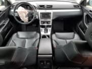 ✅ 2010 Volkswagen Passat Komfort • VIN: WVWXK7AN9AE109329 • Лот: 58532675. Опубликован ранее на Copart с пробегом 85 679 миль. Бесплатный доступ к архиву аукционных продаж из США и подробный отчёт об истории автомобиля на DreamBid. Изображение 8.