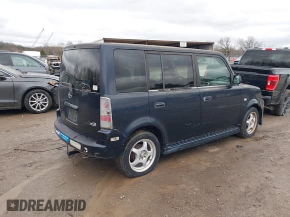 ✅ 2005 Scion xB • VIN: JTLKT324650217923 • Lot: 43833963. Listed on IAAI with 117,778 mi. Free auction sales archive from the USA and detailed vehicle history report at DreamBid. Image 4.