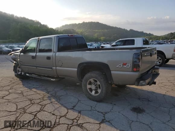 ✅ 2006 Chevrolet Silverado 2500HD LT1 • VIN: 1GCHK23D26F235299 • Лот: 63863735. Опубликован ранее на Copart с пробегом 299 813 миль. Бесплатный доступ к архиву аукционных продаж из США и подробный отчёт об истории автомобиля на DreamBid. Изображение 2.
