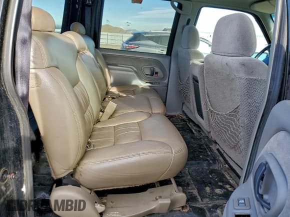 ✅ 1999 Chevrolet Suburban • VIN: 1GNFK16R6XJ567728 • Лот: 94811155. Опубликован ранее на Copart с пробегом 205 904 миль. Бесплатный доступ к архиву аукционных продаж из США и подробный отчёт об истории автомобиля на DreamBid. Изображение 11.