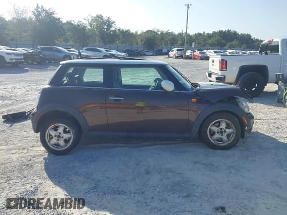 ✅ 2011 MINI Hardtop • VIN: WMWSU3C55BT097359 • Lot: 43363048. Wystawiony na IAAI z przebiegiem 149 072 mil. Bezpłatny archiwum sprzedaży aukcyjnych z USA i szczegółowy raport historii pojazdu na DreamBid. Zdjęcie 13.