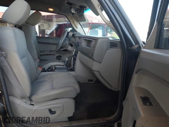 ✅ 2006 Jeep Commander • VIN: 1J8HH48N36C106817 • Lot: 42867643. Listed on IAAI with 177,849 mi. Free auction sales archive from the USA and detailed vehicle history report at DreamBid. Image 5.