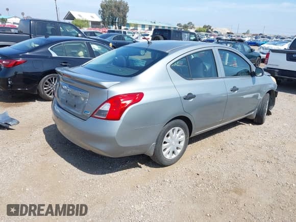 ✅ 2013 Nissan Versa SV • VIN: 3N1CN7AP8DL889743 • Lot: 42489488. Listed on IAAI with 147,581 mi. Free auction sales archive from the USA and detailed vehicle history report at DreamBid. Image 4.