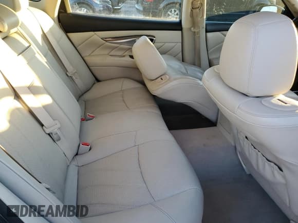 ✅ 2015 Infiniti Q70 • VIN: JN1BY1PR2FM830124 • Lot: 42536205. Listed on Copart with 138,498 mi. Free auction sales archive from the USA and detailed vehicle history report at DreamBid. Image 10.