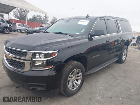 ✅ 2019 Chevrolet Suburban LT • VIN: 1GNSCHKCXKR356581 • Lot: 43382678. Wystawiony na IAAI z przebiegiem 112 699 mil. Bezpłatny archiwum sprzedaży aukcyjnych z USA i szczegółowy raport historii pojazdu na DreamBid. Zdjęcie 18.