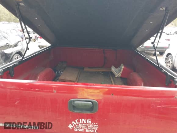 2002 Chevrolet Silverado 1500 LS with VIN 1GCEK19T82E182507, listed as a IAAI auction lot 43577497 with 258,983 mi miles and . Bid and sale history available at DreamBid. Image 12.