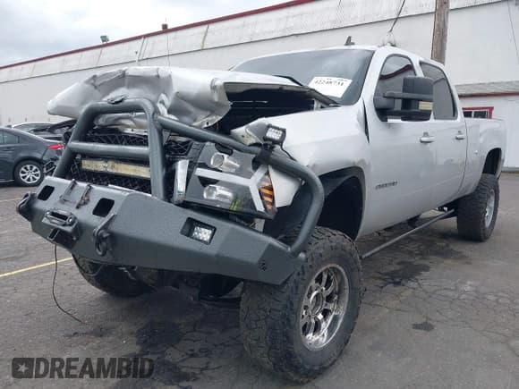 ✅ 2011 Chevrolet Silverado 2500HD LTZ • VIN: 1GC1KYC82BF178510 • Лот: 42248731. Опубликован ранее на IAAI с пробегом 292 024 миль. Бесплатный доступ к архиву аукционных продаж из США и подробный отчёт об истории автомобиля на DreamBid. Изображение 2.