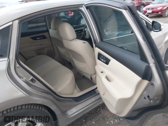 ✅ 2014 Nissan Altima S • VIN: 1N4AL3AP9EN255545 • Lot: 43535805. Wystawiony na IAAI z przebiegiem 61 385 mil. Bezpłatny archiwum sprzedaży aukcyjnych z USA i szczegółowy raport historii pojazdu na DreamBid. Zdjęcie 8.