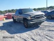✅ 2006 Chevrolet Silverado 2500HD Work Truck • VIN: 1GCHC23U06F122366 • Lot: 43701699. Wystawiony na IAAI z przebiegiem 330 993 mil. Bezpłatny archiwum sprzedaży aukcyjnych z USA i szczegółowy raport historii pojazdu na DreamBid. Zdjęcie 1.
