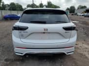 ✅ 2025 Buick Envision Avenir • VIN: LRBFZME47SD006942 • Lot: 64454535. Wystawiony na Copart z przebiegiem 1 424 mil. Bezpłatny archiwum sprzedaży aukcyjnych z USA i szczegółowy raport historii pojazdu na DreamBid. Zdjęcie 6.