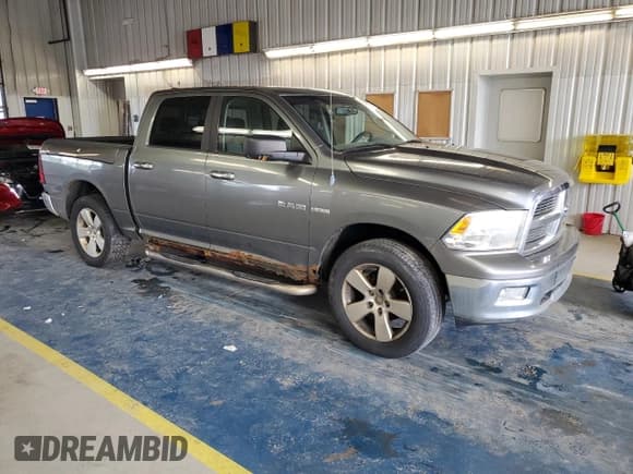 ✅ 2009 Dodge 1500 Laramie • VIN: 1D3HV13T69J528902 • Lot: 61475785. Wystawiony na Copart z przebiegiem 291 394 mil. Bezpłatny archiwum sprzedaży aukcyjnych z USA i szczegółowy raport historii pojazdu na DreamBid. Zdjęcie 4.