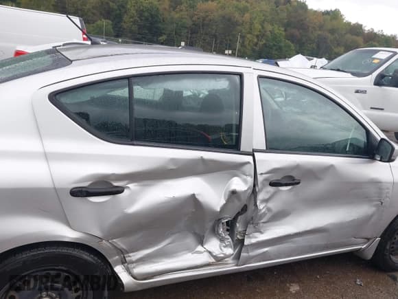 ✅ 2016 Nissan Versa S • VIN: 3N1CN7AP4GL891638 • Lot: 43282463. Listed on IAAI with 123,532 mi. Free auction sales archive from the USA and detailed vehicle history report at DreamBid. Image 6.