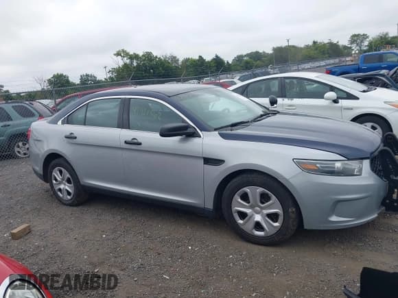 ✅ 2015 Ford Police Interceptor • VIN: 1FAHP2MK9FG162222 • Lot: 42921562. Wystawiony na IAAI z przebiegiem 202 231 mil. Bezpłatny archiwum sprzedaży aukcyjnych z USA i szczegółowy raport historii pojazdu na DreamBid. Zdjęcie 13.