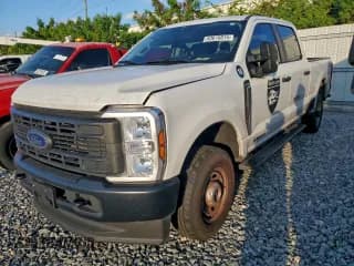 ✅ 2024 Ford F-350 XL • VIN: 1FT8W3BT1REE69558 • Лот: 93610815. Опубликован ранее на Copart с пробегом 60 912 миль. Бесплатный доступ к архиву аукционных продаж из США и подробный отчёт об истории автомобиля на DreamBid. Изображение 1.