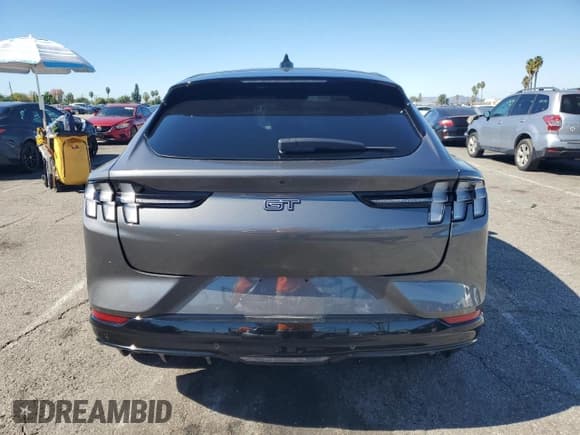 ✅ 2023 Ford Mustang Mach-E GT • VIN: 3FMTK4SX0PMA19496 • Lot: 82592725. Wystawiony na Copart z przebiegiem 24 646 mil. Bezpłatny archiwum sprzedaży aukcyjnych z USA i szczegółowy raport historii pojazdu na DreamBid. Zdjęcie 6.