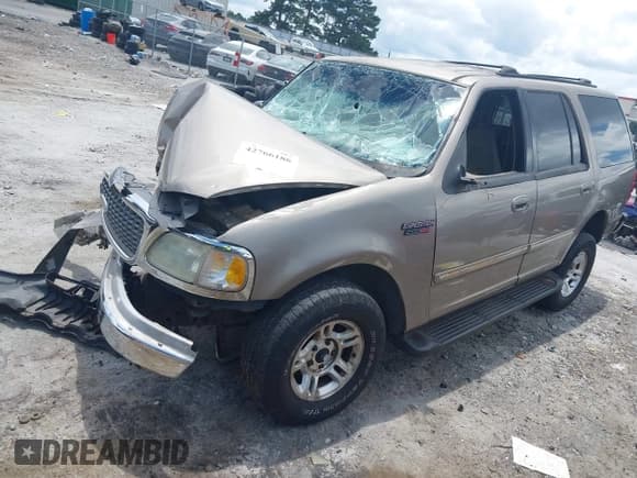 ✅ 2002 Ford Expedition XLT • VIN: 1FMRU15WX2LA69788 • Lot: 42766186. Listed on IAAI with Not provided. Free auction sales archive from the USA and detailed vehicle history report at DreamBid. Image 2.