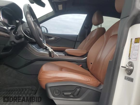 ✅ 2019 Audi Q8 Premium Plus • VIN: WA1BVAF13KD012021 • Lot: 86222635. Wystawiony na Copart z przebiegiem 88 873 mil. Bezpłatny archiwum sprzedaży aukcyjnych z USA i szczegółowy raport historii pojazdu na DreamBid. Zdjęcie 7.