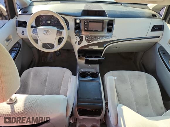 ✅ 2014 Toyota Sienna LE • VIN: 5TDJK3DC3ES088258 • Lot: 82543065. Listed on Copart with 156,330 mi. Free auction sales archive from the USA and detailed vehicle history report at DreamBid. Image 8.