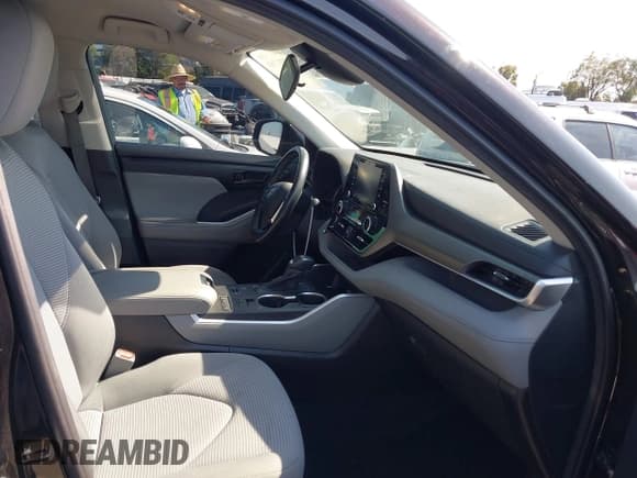 ✅ 2020 Toyota Highlander LE • VIN: 5TDZZRAH3LS020606 • Лот: 42753790. Опубликован ранее на IAAI с пробегом 73 132 миль. Бесплатный доступ к архиву аукционных продаж из США и подробный отчёт об истории автомобиля на DreamBid. Изображение 5.