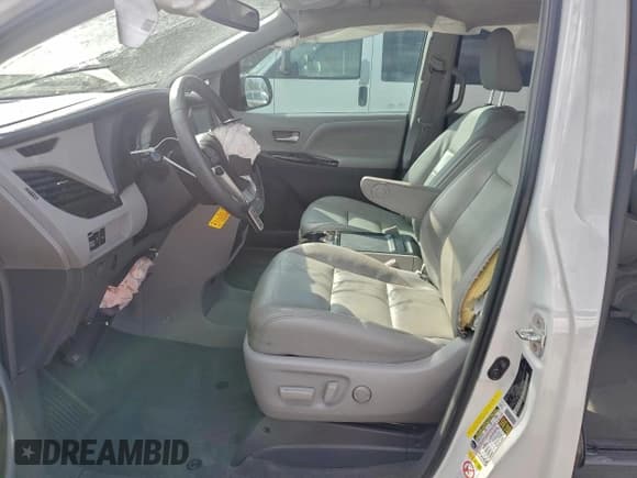 ✅ 2018 Toyota Sienna XLE • VIN: 5TDYZ3DC8JS953584 • Lot: 93465855. Wystawiony na Copart z przebiegiem 60 045 mil. Bezpłatny archiwum sprzedaży aukcyjnych z USA i szczegółowy raport historii pojazdu na DreamBid. Zdjęcie 7.