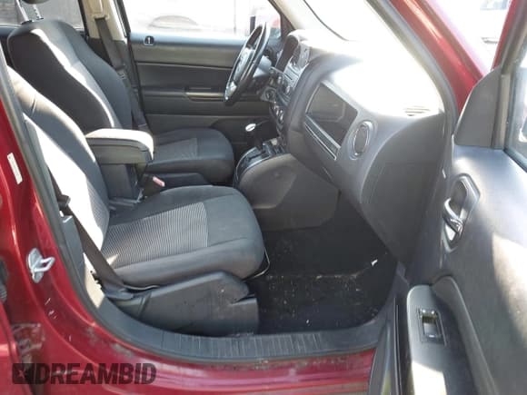 ✅ 2012 Jeep Patriot Latitude • VIN: 1C4NJPFA2CD627419 • Lot: 42973369. Listed on IAAI with 231,372 mi. Free auction sales archive from the USA and detailed vehicle history report at DreamBid. Image 5.