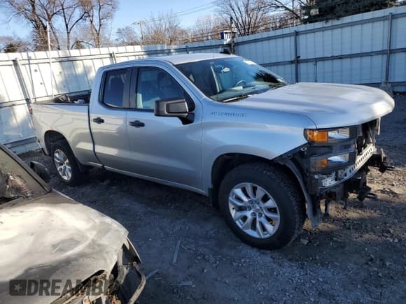 ✅ 2019 Chevrolet Silverado 1500 Custom • VIN: 1GCRYBEH2KZ266659 • Lot: 50684955. Wystawiony na Copart z przebiegiem 110 595 mil. Bezpłatny archiwum sprzedaży aukcyjnych z USA i szczegółowy raport historii pojazdu na DreamBid. Zdjęcie 4.