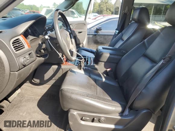 ✅ 2013 Chevrolet Suburban LTZ • VIN: 1GNSCKE07DR146411 • Lot: 76009704. Wystawiony na Copart z przebiegiem 114 953 mil. Bezpłatny archiwum sprzedaży aukcyjnych z USA i szczegółowy raport historii pojazdu na DreamBid. Zdjęcie 7.