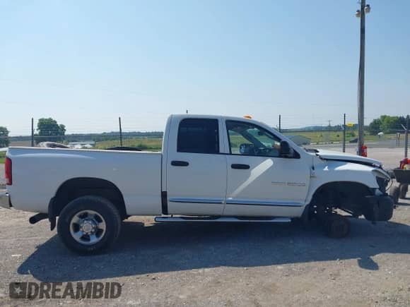 2006 Dodge 3500 SLT z VIN 3D7LX38C36G292102, wystawiony jako IAAI lot #42417064 z przebiegiem 197 069 mil mil oraz . Historia ofert i sprzedaży dostępna na DreamBid. Obrazek 12.