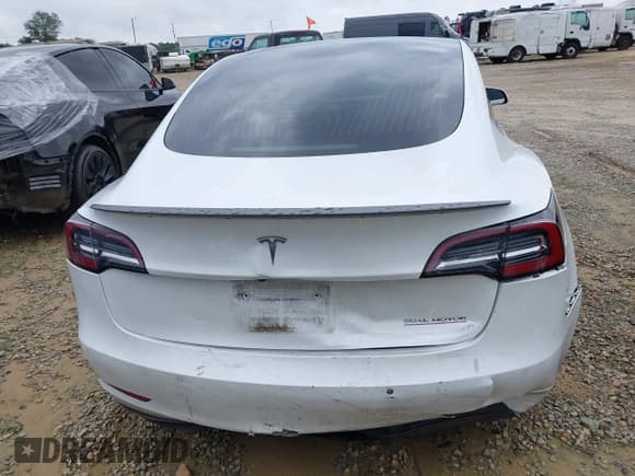 ✅ 2019 Tesla Model 3 Long Range • VIN: 5YJ3E1EB3KF487245 • Lot: 43324842. Wystawiony na IAAI z przebiegiem 78 281 mil. Bezpłatny archiwum sprzedaży aukcyjnych z USA i szczegółowy raport historii pojazdu na DreamBid. Zdjęcie 17.