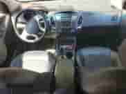 2013 Hyundai Tucson GLS z VIN KM8JU3AC8DU550995, wystawiony jako Copart lot #70293494 z przebiegiem 175 354 mil mil oraz Szkoda całkowita • Salvage title. Historia ofert i sprzedaży dostępna na DreamBid. Obrazek 8.