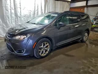 ✅ 2017 Chrysler Pacifica Touring L • VIN: 2C4RC1BG0HR820627 • Лот: 93116355. Опубликован ранее на Copart с пробегом 170 425 миль. Бесплатный доступ к архиву аукционных продаж из США и подробный отчёт об истории автомобиля на DreamBid. Изображение 1.