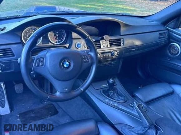 ✅ 2011 BMW M3 • VIN: WBSKG9C55BE368172 • Lot: 43218325. Wystawiony na Copart z przebiegiem 70 952 mil. Bezpłatny archiwum sprzedaży aukcyjnych z USA i szczegółowy raport historii pojazdu na DreamBid. Zdjęcie 9.