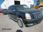 ✅ 2007 Cadillac Escalade • VIN: 1GYFK63827R275913 • Lot: 43814127. Wystawiony na IAAI z przebiegiem 226 362 mil. Bezpłatny archiwum sprzedaży aukcyjnych z USA i szczegółowy raport historii pojazdu na DreamBid. Zdjęcie 6.
