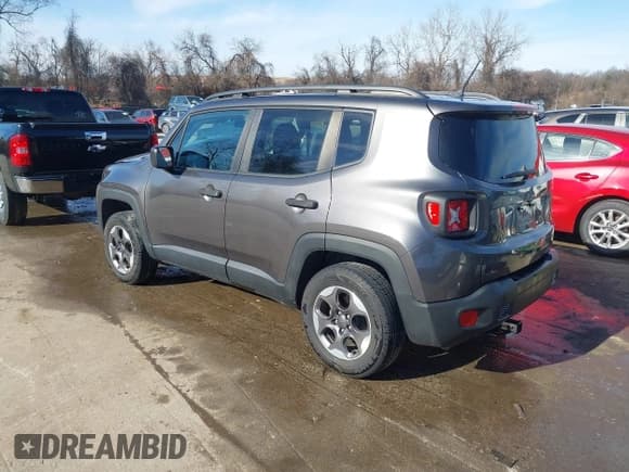 ✅ 2017 Jeep Renegade Sport • VIN: ZACCJBAH7HPF40297 • Lot: 41650907. Wystawiony na IAAI z przebiegiem 35 630 mil. Bezpłatny archiwum sprzedaży aukcyjnych z USA i szczegółowy raport historii pojazdu na DreamBid. Zdjęcie 3.
