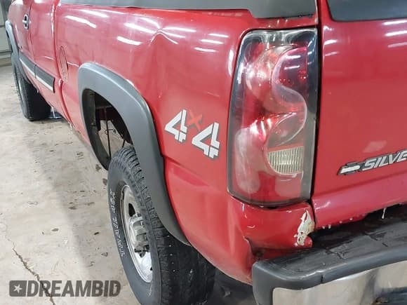 ✅ 2007 Chevrolet Silverado 2500HD Work Truck • VIN: 1GCHK29U17E141493 • Lot: 41369229. Wystawiony na IAAI z przebiegiem 198 623 mil. Bezpłatny archiwum sprzedaży aukcyjnych z USA i szczegółowy raport historii pojazdu na DreamBid. Zdjęcie 6.