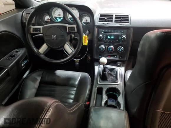 2010 Dodge Challenger R/T Classic z VIN 2B3CJ5DT3AH118649, wystawiony jako Copart lot #75444074 z przebiegiem 91 689 mil mil oraz Szkoda całkowita • Salvage title. Historia ofert i sprzedaży dostępna na DreamBid. Obrazek 8.