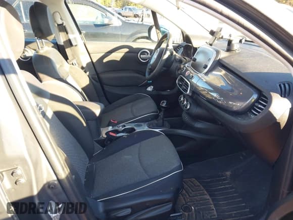 ✅ 2018 FIAT 500X Pop • VIN: ZFBCFXAH7JP655342 • Lot: 43575330. Wystawiony na IAAI z przebiegiem 74 792 mil. Bezpłatny archiwum sprzedaży aukcyjnych z USA i szczegółowy raport historii pojazdu na DreamBid. Zdjęcie 5.