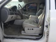 ✅ 2011 Chevrolet Silverado 2500HD LTZ • VIN: 1GC1KYC86BF108363 • Лот: 90917965. Опубликован ранее на Copart с пробегом 234 730 миль. Бесплатный доступ к архиву аукционных продаж из США и подробный отчёт об истории автомобиля на DreamBid. Изображение 7.