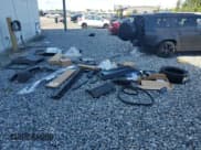 ✅ 2024 Land Rover Defender X-Dynamic SE • VIN: SALE2FEU1R2334322 • Lot: 61026585. Listed on Copart with 6,280 mi. Free auction sales archive from the USA and detailed vehicle history report at DreamBid. Image 13.