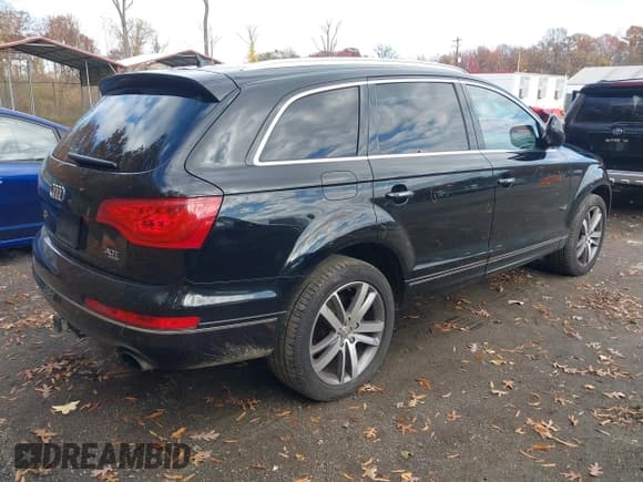 ✅ 2015 Audi Q7 Premium Plus • VIN: WA1LGAFE4FD030454 • Lot: 43647798. Wystawiony na IAAI z przebiegiem 161 147 mil. Bezpłatny archiwum sprzedaży aukcyjnych z USA i szczegółowy raport historii pojazdu na DreamBid. Zdjęcie 4.