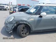 ✅ 2018 MINI Hardtop 4 Door Cooper • VIN: WMWXU1C57J2F80465 • Lot: 43256463. Wystawiony na IAAI z przebiegiem 91 853 mil. Bezpłatny archiwum sprzedaży aukcyjnych z USA i szczegółowy raport historii pojazdu na DreamBid. Zdjęcie 6.