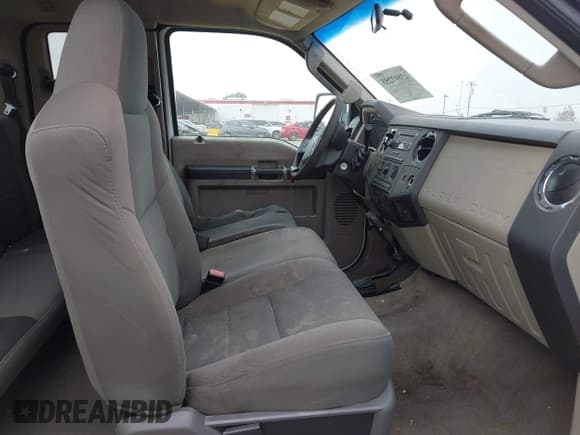 ✅ 2010 Ford F-250 XL • VIN: 1FTSX2BR8AEA16883 • Lot: 43807255. Listed on IAAI with 205,223 mi. Free auction sales archive from the USA and detailed vehicle history report at DreamBid. Image 5.