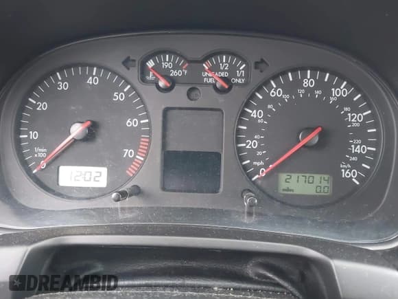 ✅ 2001 Volkswagen Jetta • VIN: WVWTG61J71W600676 • Lot: 41828554. Wystawiony na IAAI z przebiegiem 217 014 mil. Bezpłatny archiwum sprzedaży aukcyjnych z USA i szczegółowy raport historii pojazdu na DreamBid. Zdjęcie 7.