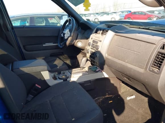 ✅ 2012 Ford Escape XLT • VIN: 1FMCU9DG4CKC61892 • Lot: 43756792. Wystawiony na IAAI z przebiegiem 145 847 mil. Bezpłatny archiwum sprzedaży aukcyjnych z USA i szczegółowy raport historii pojazdu na DreamBid. Zdjęcie 5.