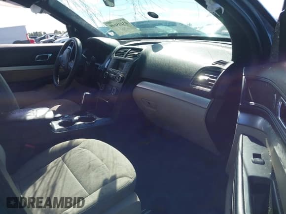 ✅ 2018 Ford Explorer • VIN: 1FM5K8B83JGC01218 • Lot: 43884599. Wystawiony na IAAI z przebiegiem 226 695 mil. Bezpłatny archiwum sprzedaży aukcyjnych z USA i szczegółowy raport historii pojazdu na DreamBid. Zdjęcie 5.