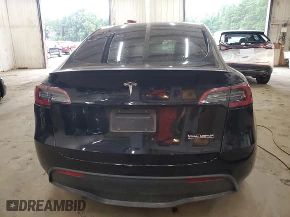 ✅ 2025 Tesla Model Y Performance • VIN: 7SAYGDEF2SA346736 • Lot: 71722005. Wystawiony na Copart z przebiegiem 11 364 mil. Bezpłatny archiwum sprzedaży aukcyjnych z USA i szczegółowy raport historii pojazdu na DreamBid. Zdjęcie 6.