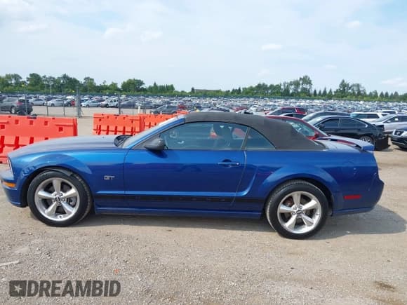 ✅ 2007 Ford Mustang GT Deluxe • VIN: 1ZVHT85H375220458 • Lot: 42914620. Wystawiony na IAAI z przebiegiem 107 535 mil. Bezpłatny archiwum sprzedaży aukcyjnych z USA i szczegółowy raport historii pojazdu na DreamBid. Zdjęcie 14.