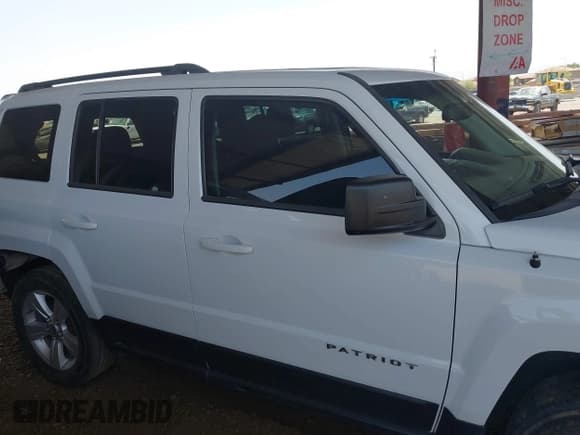 ✅ 2017 Jeep Patriot Latitude • VIN: 1C4NJPFB3HD184522 • Lot: 42623660. Listed on IAAI with 150,797 mi. Free auction sales archive from the USA and detailed vehicle history report at DreamBid. Image 13.